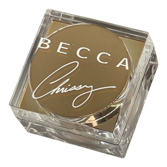 BECCA X Chrissy Teigen Confectionary Glow Powder Highlighter Cinnamon Sugar - Picture 1 of 3